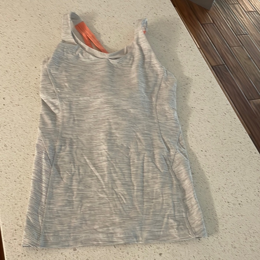 Heathered lululemon tank with built in bra
